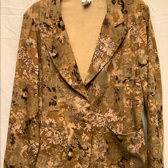 Blazer - Picture 3 of 7